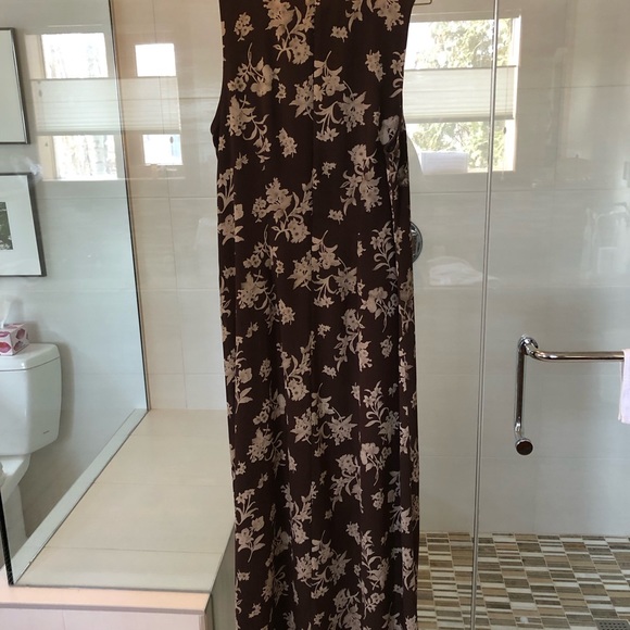 Long sleeveless Quick Reflex crepe dress. Size 10. Back zipper. - Picture 4 of 5